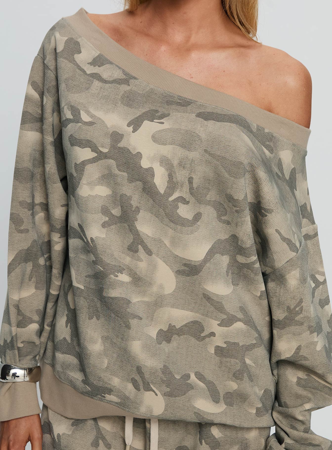 Wellness Off The Shoulder Jumper Washed Camo